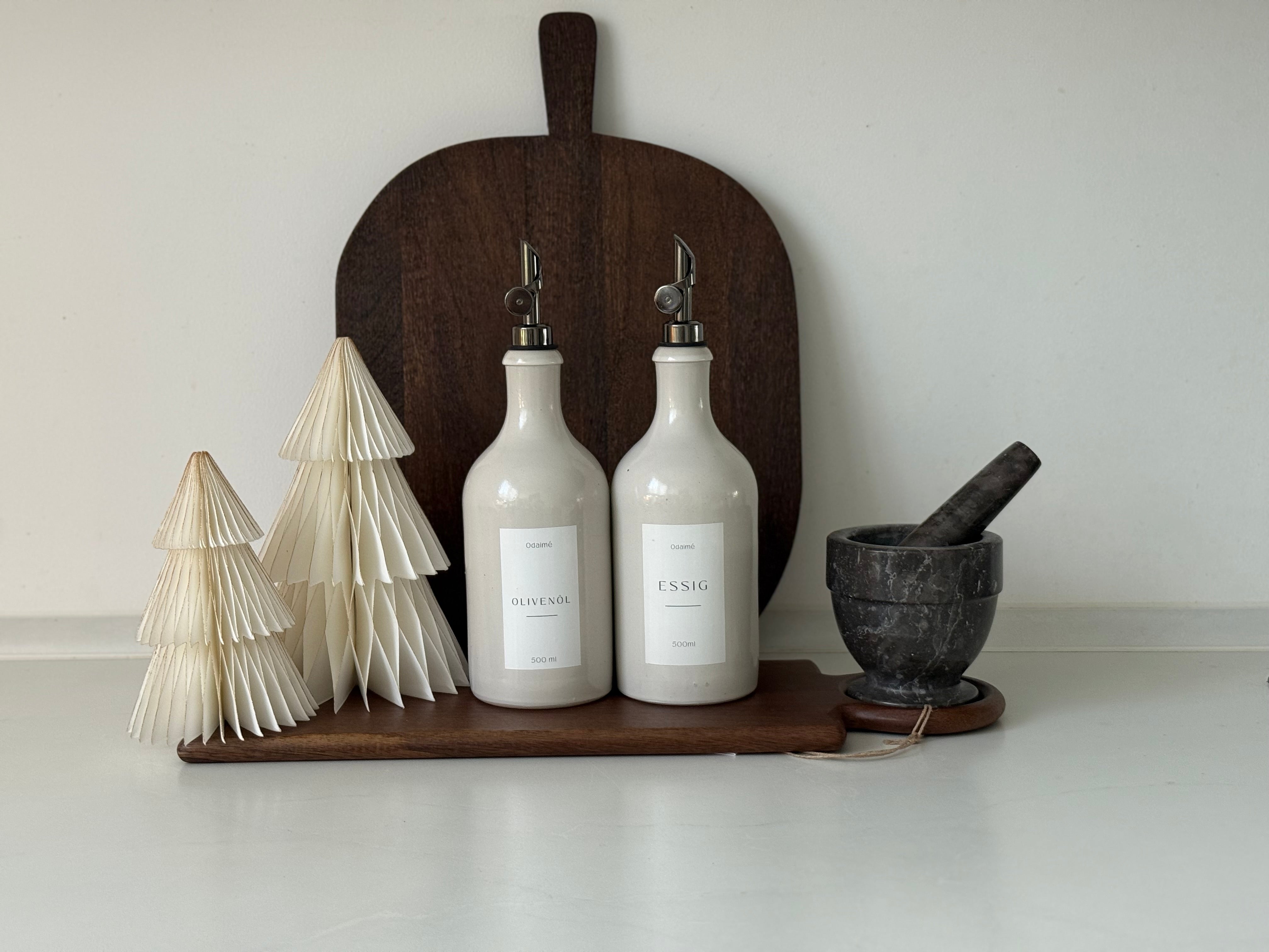 LORIK Essig- und Ölspender aus Keramik, perlmutt-weiß - Landhausstil mit automatisch öffnendem Ausgießer