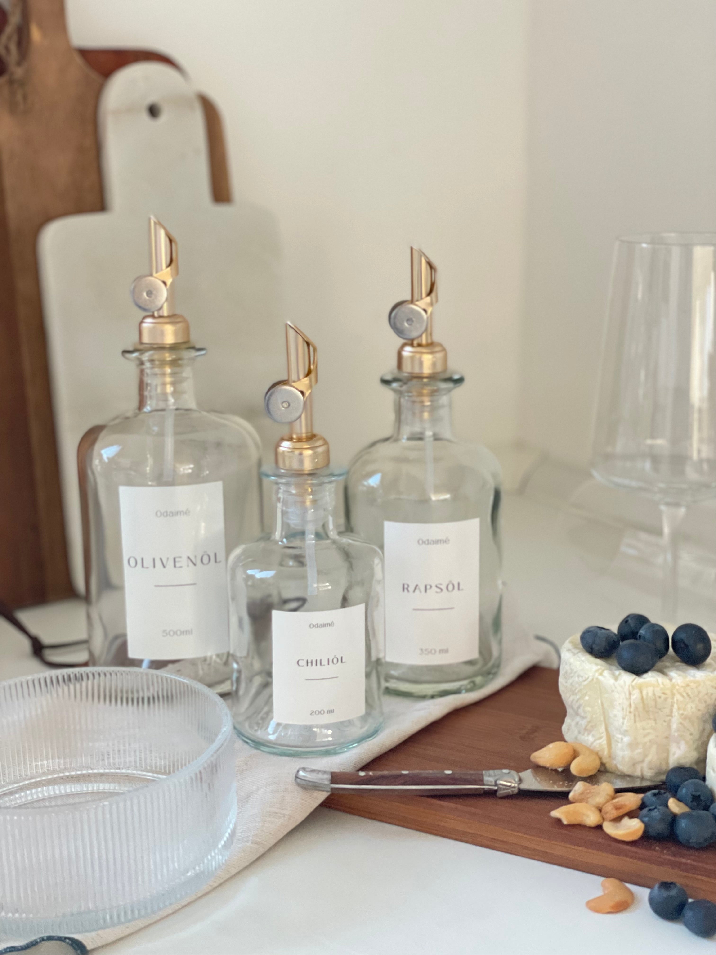 LEANA - 200ml Essig- und Ölspender aus Glas mit außergewöhlichem Ausgießer in 6 Farben