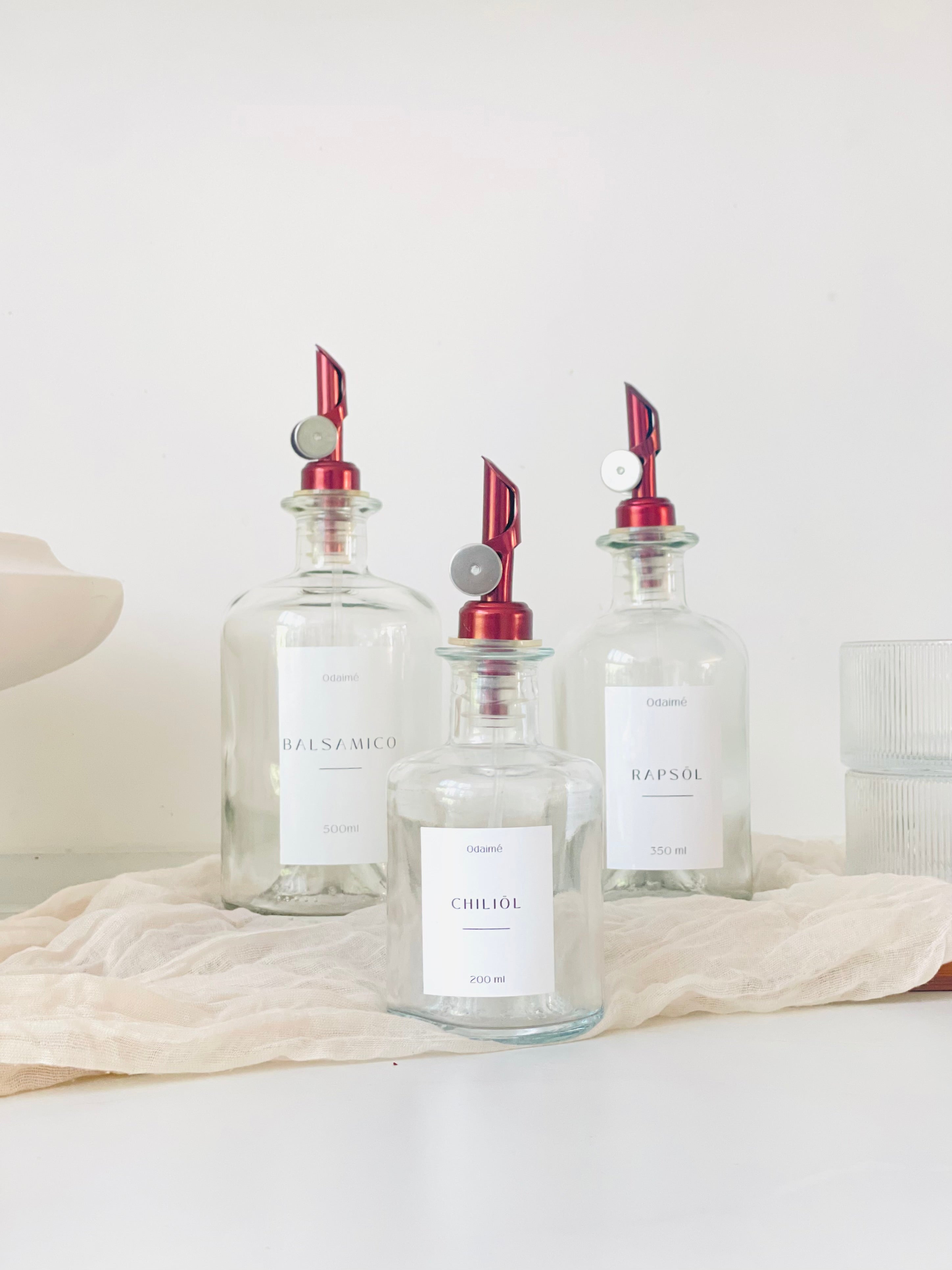 MOREA - 350ml Essig- und Ölspender aus Glas mit außergewöhlichem Ausgießer in 6 Farben