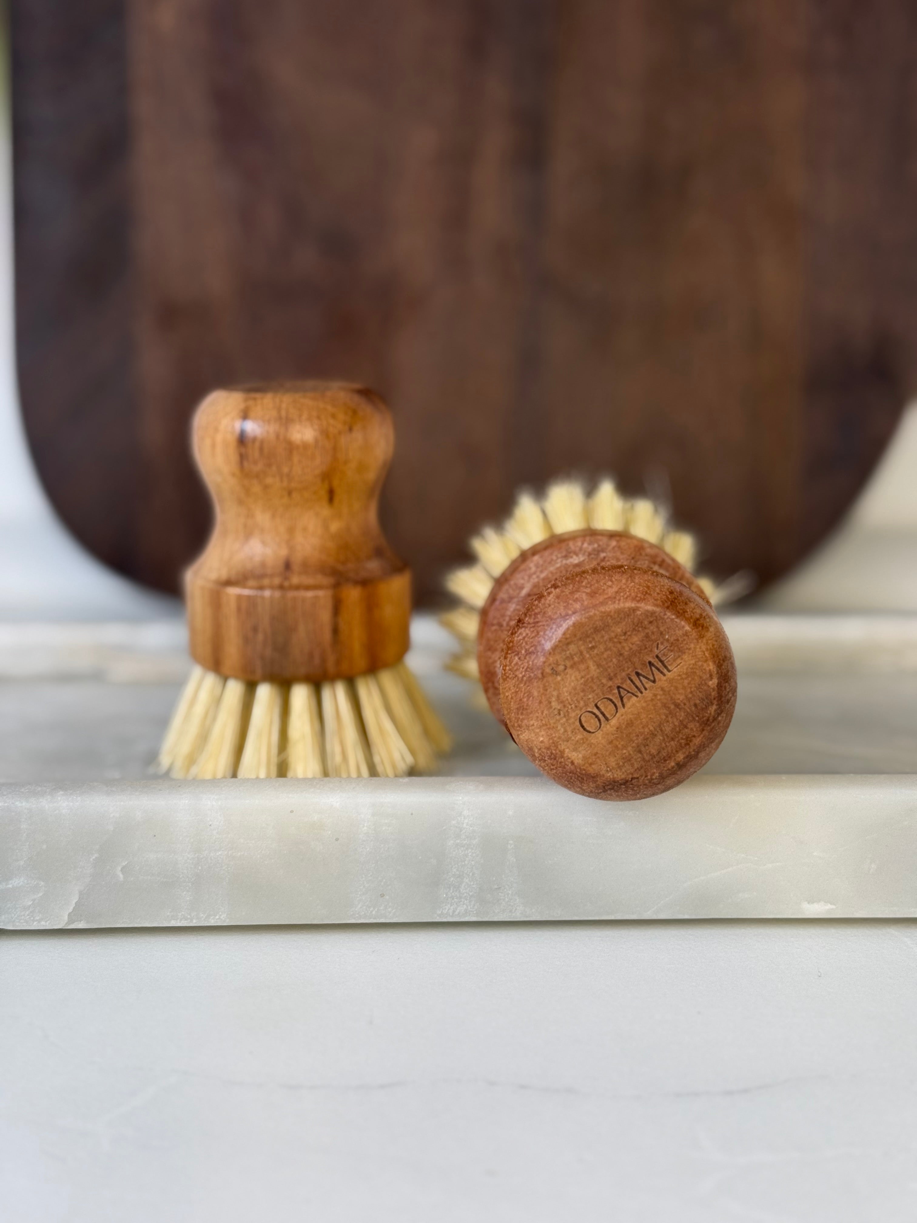 SOL - Spül- und Gemüsebürste aus Akazienholz