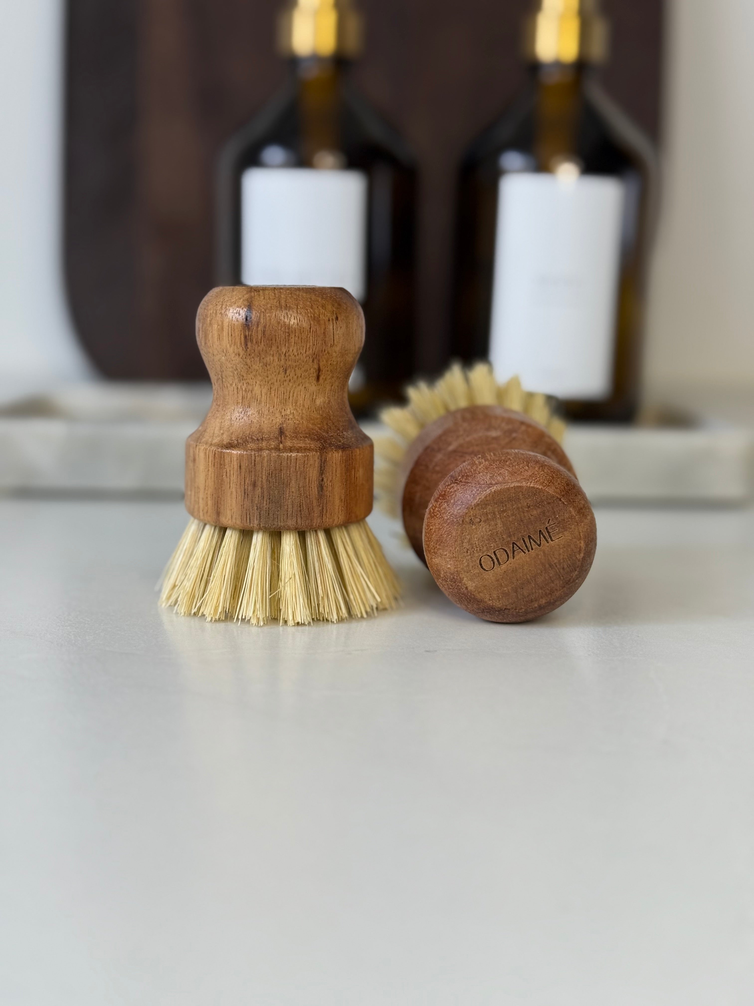 Spül- und Gemüsebürste aus Akazienholz