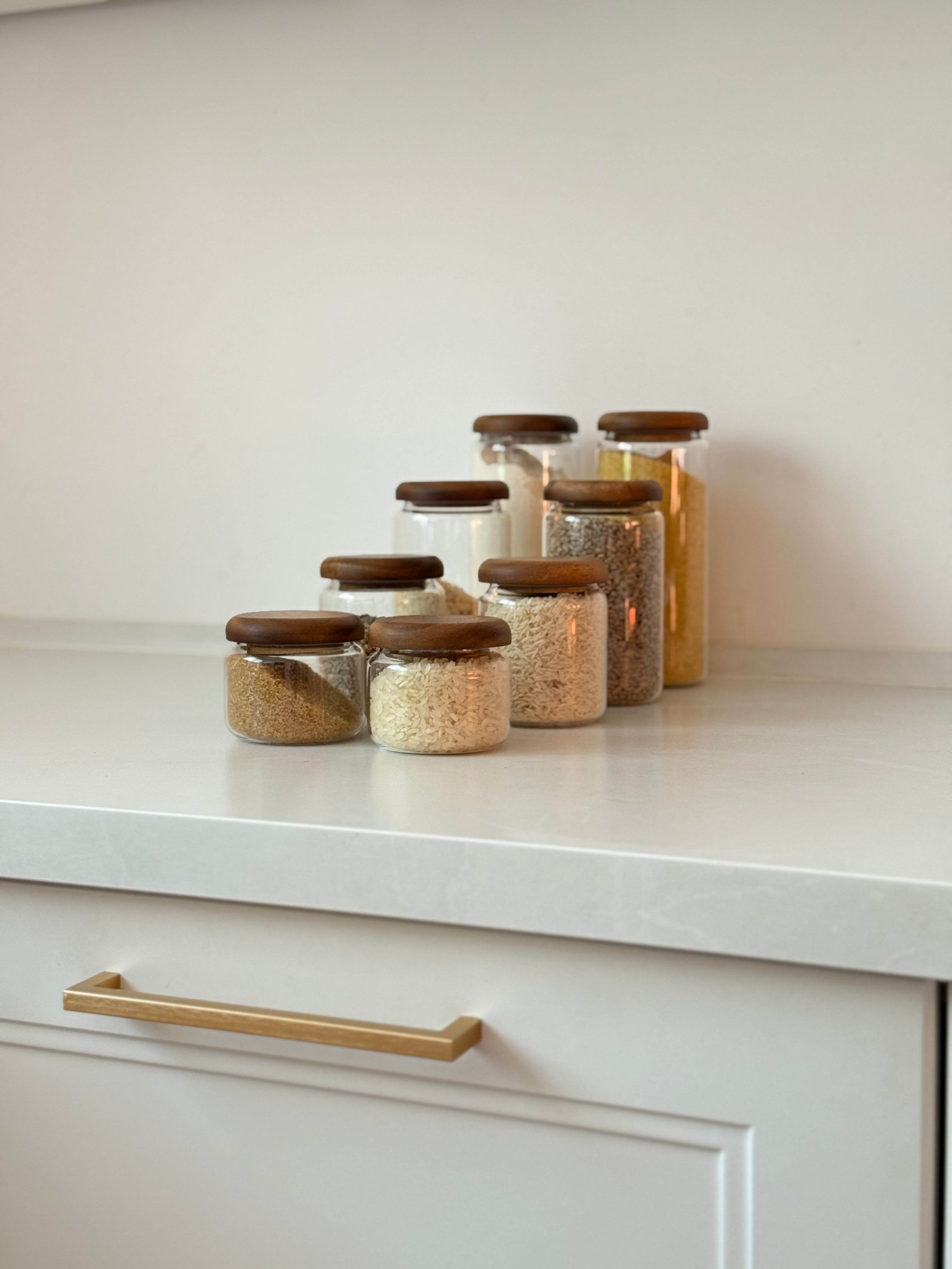 SOFIA - Vorratsglas – rund mit dunklem Holzdeckel (220 ml, 360 ml, 600 ml, 900 ml)