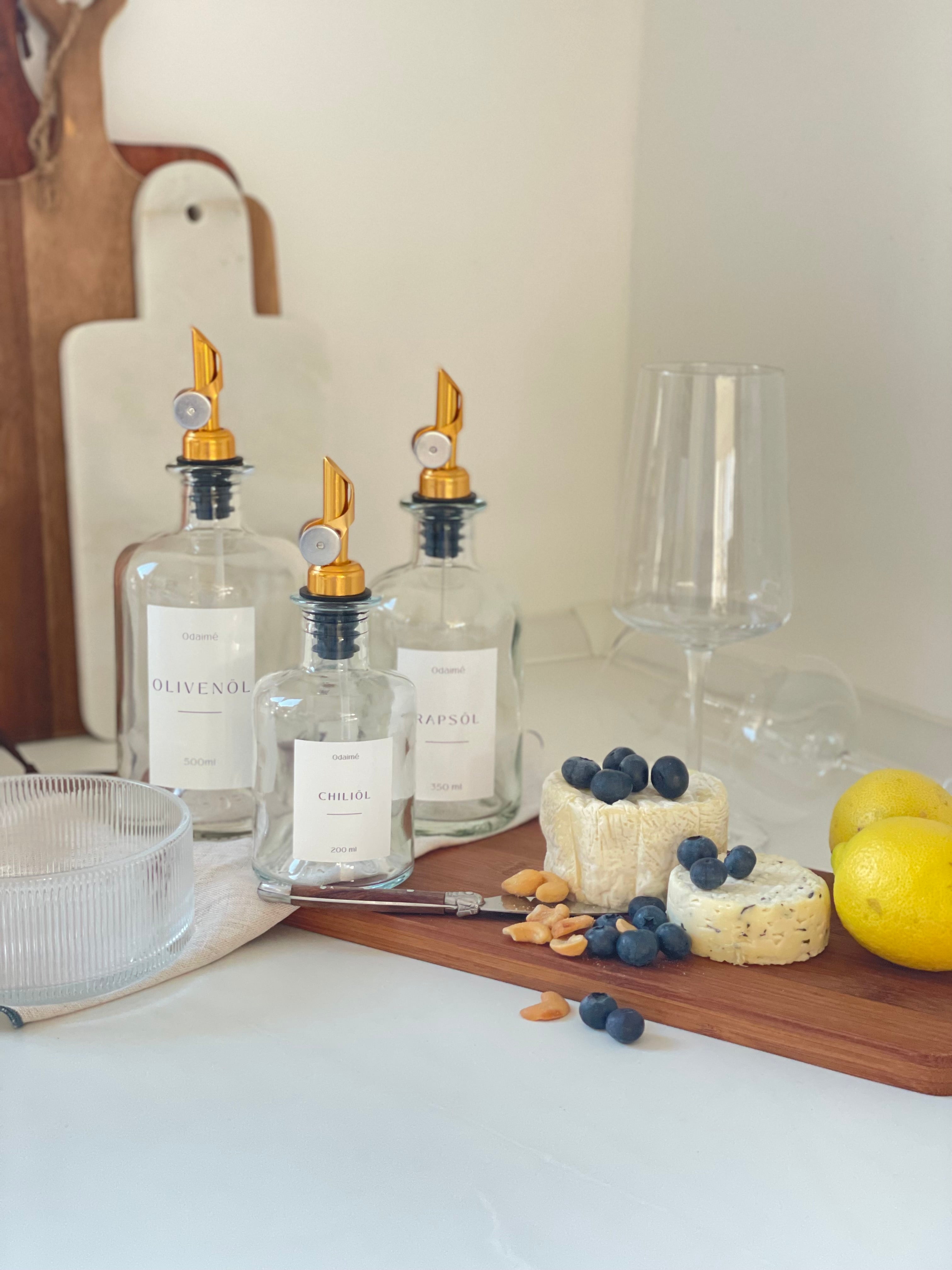 LEANA - 200ml Essig- und Ölspender aus Glas mit außergewöhlichem Ausgießer in 6 Farben