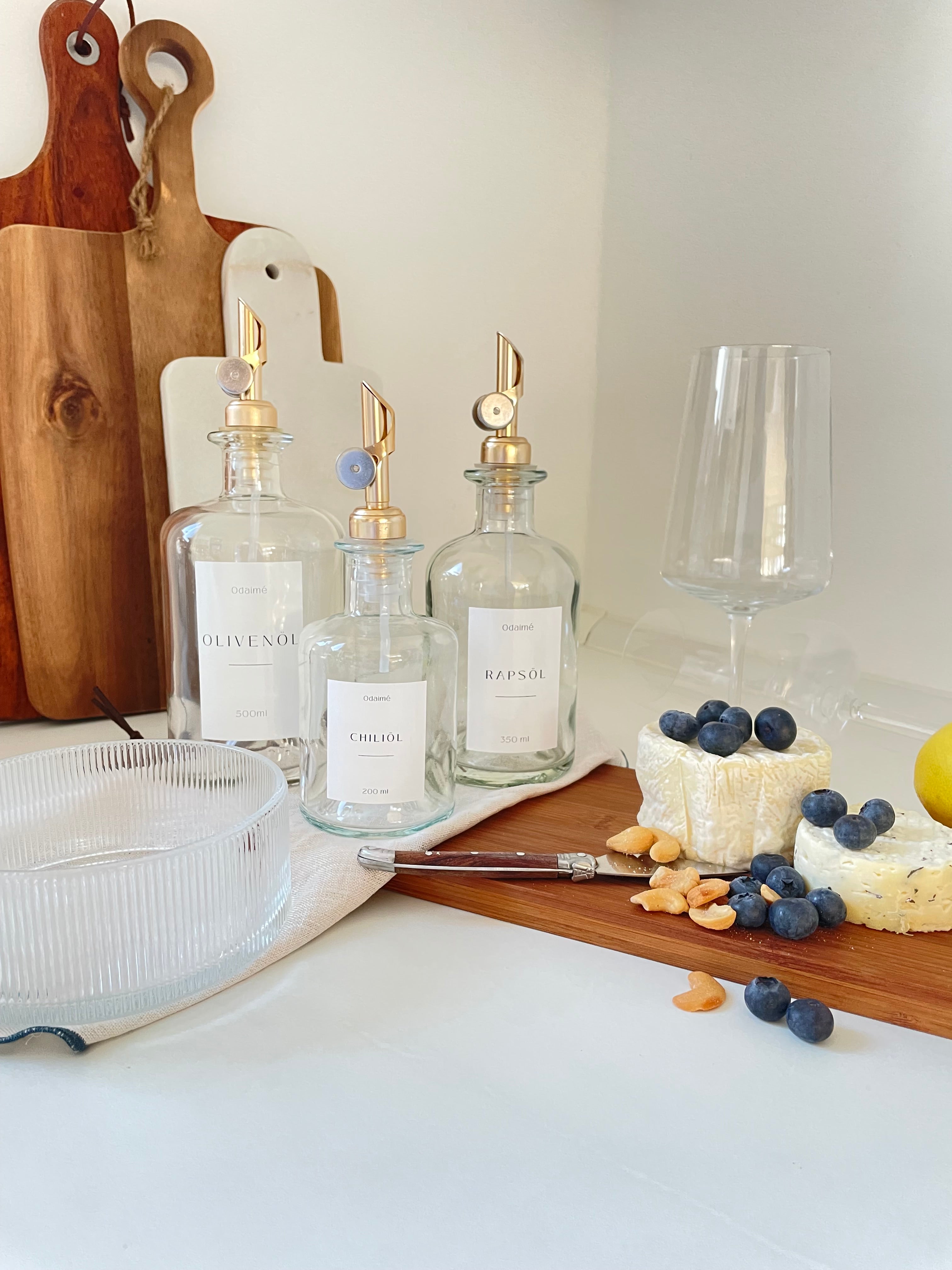 MOREA - 350ml Essig- und Ölspender aus Glas mit außergewöhlichem Ausgießer in 6 Farben