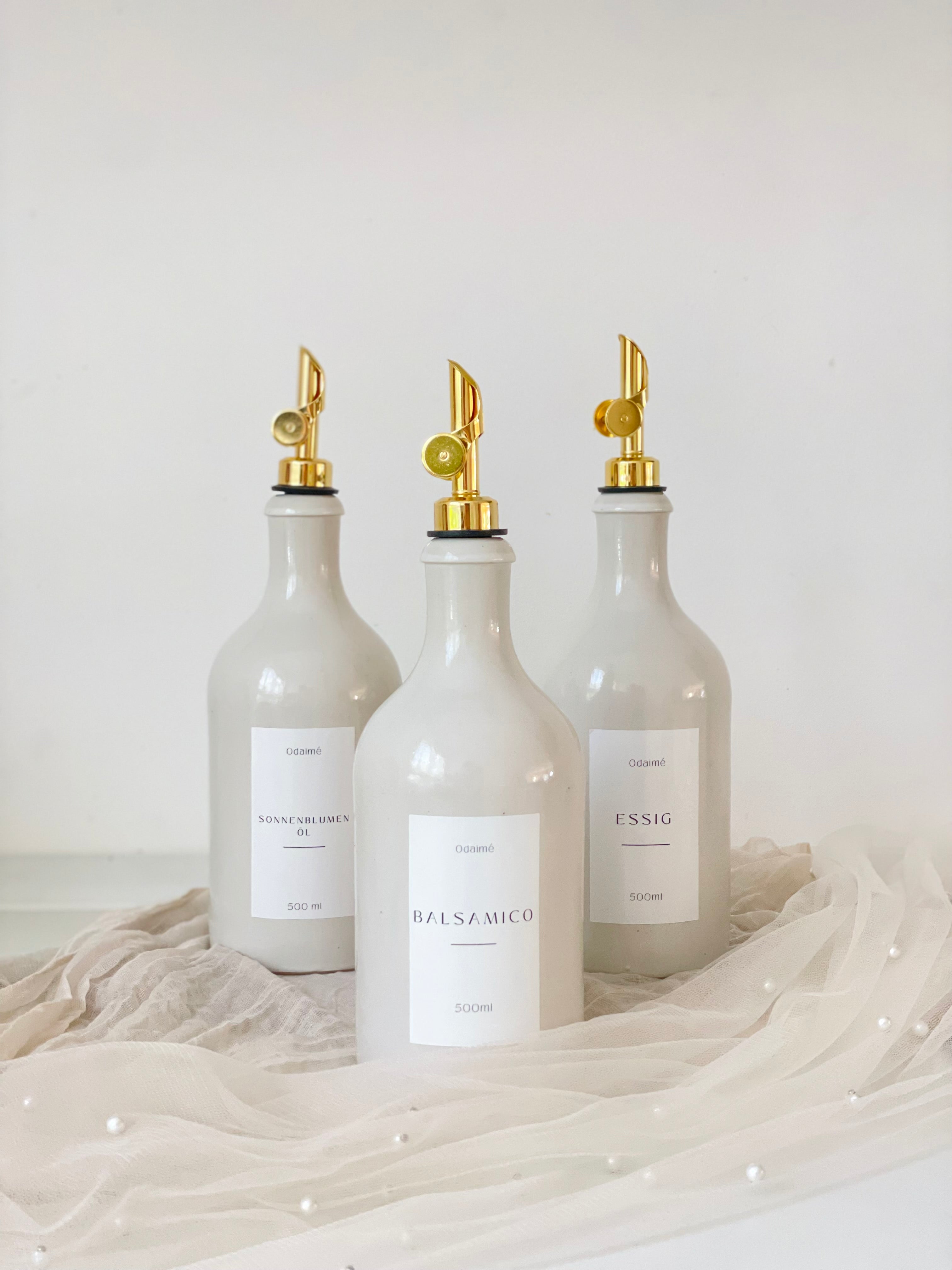 Perfekt unperfekt - LORIK Öl- und Essigspender aus Keramik, perlmutt-weiß - Landhausstil mit automatisch öffnedem Ausgießer