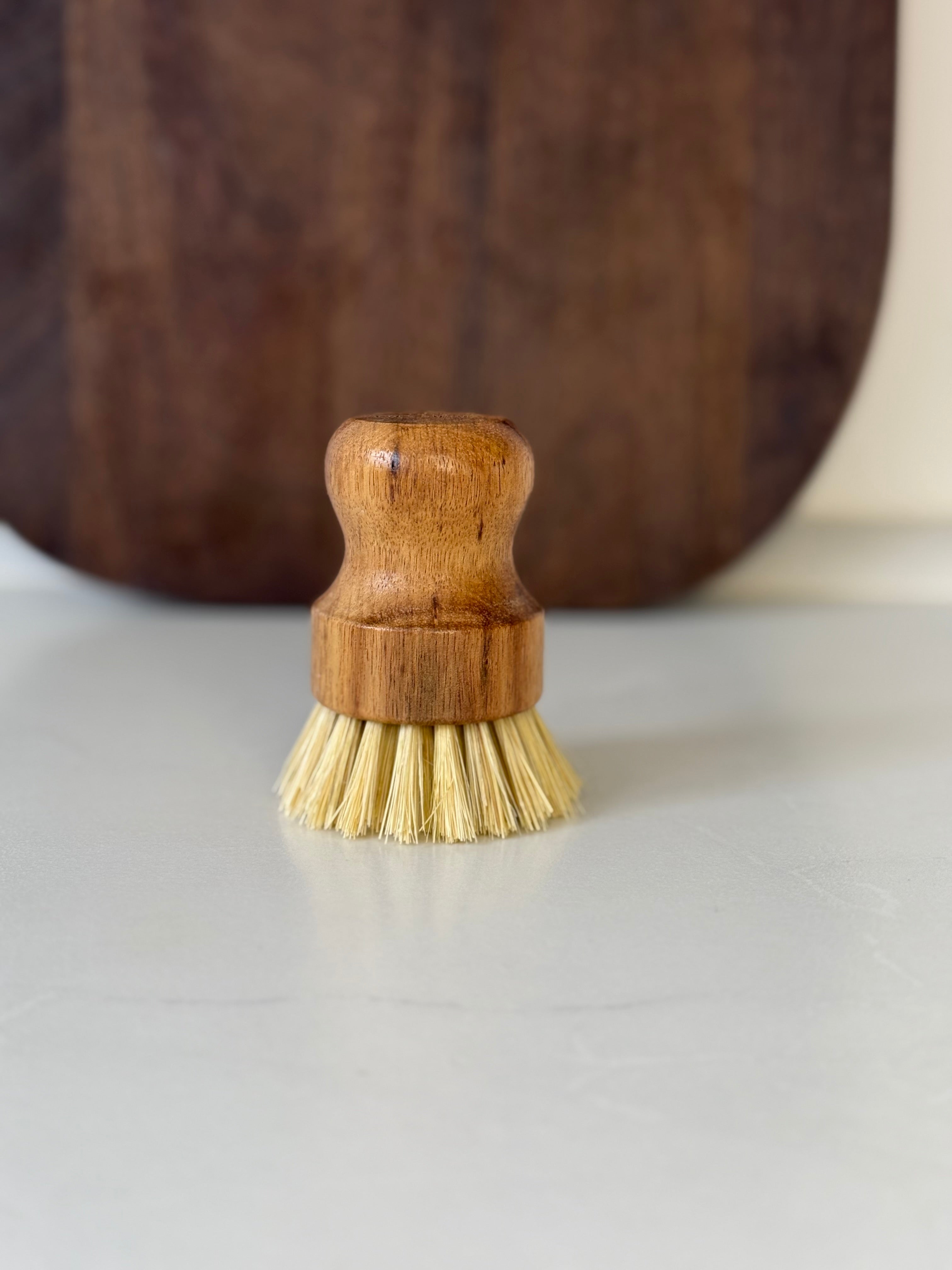Spül- und Gemüsebürste aus Akazienholz