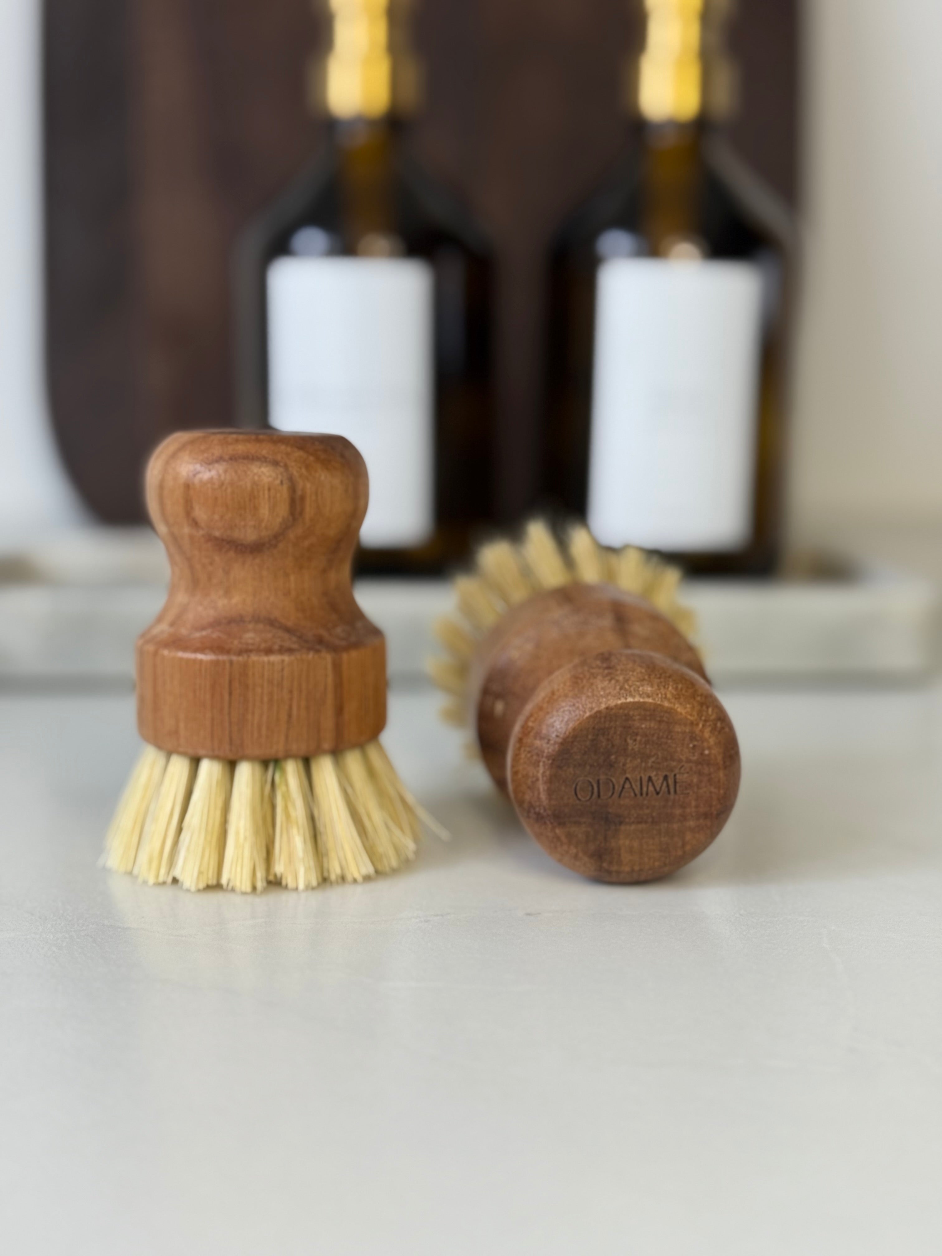 Spül- und Gemüsebürste aus Akazienholz