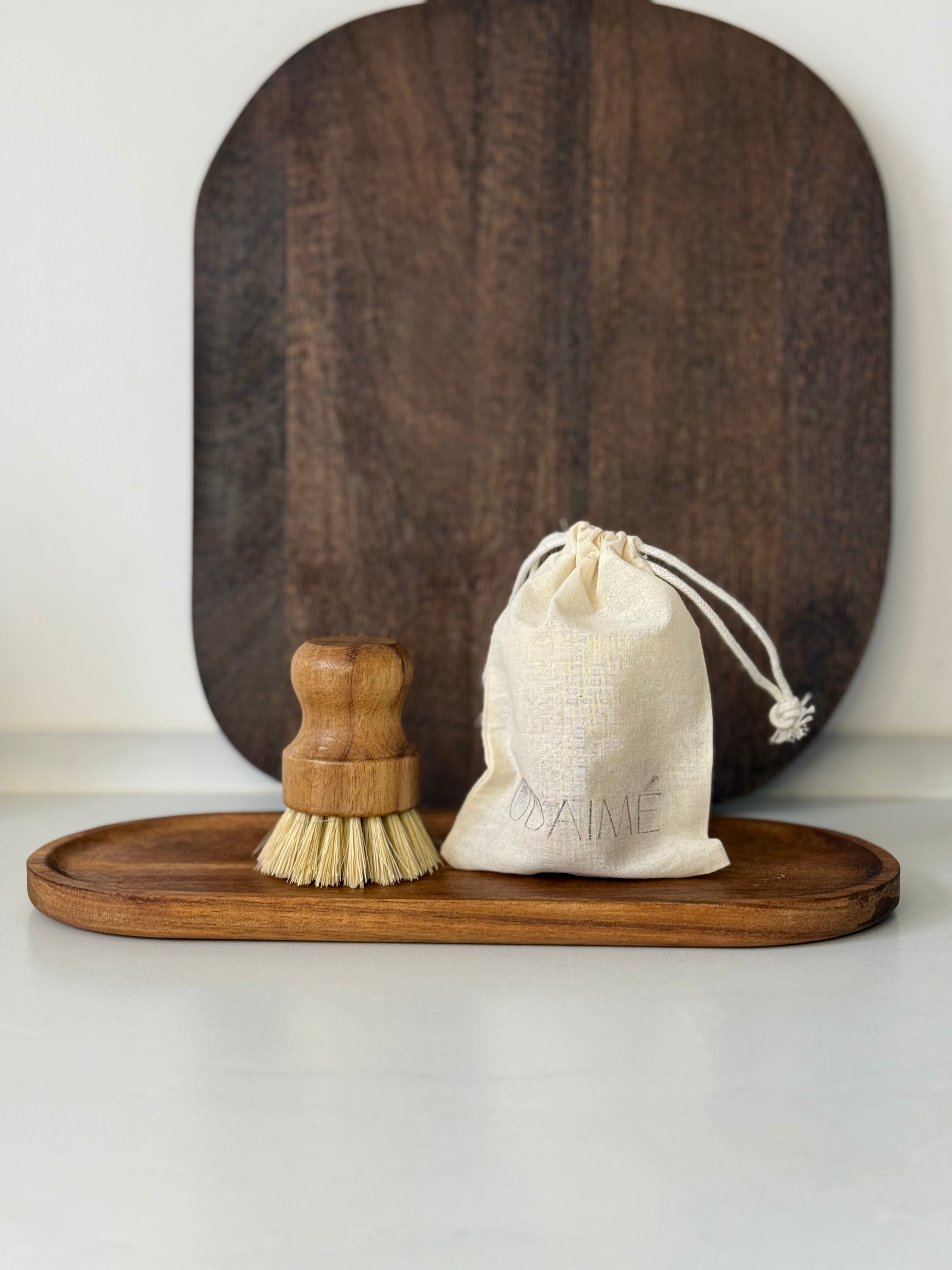 Spül- und Gemüsebürste aus Akazienholz